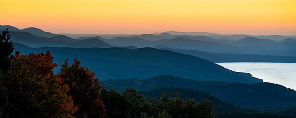 OCT03618  Overlook